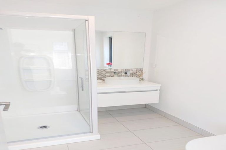 Photo of property in 4 Piripono Crescent, Pukekohe, 2120