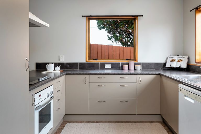 Photo of property in 21 Deyell Crescent, Sydenham, Christchurch, 8023