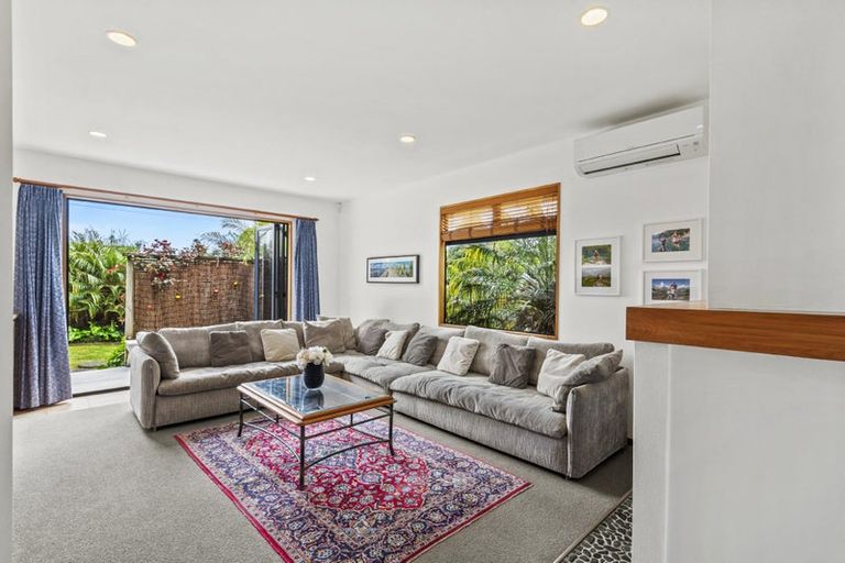Photo of property in 18 Beulah Avenue, Rothesay Bay, Auckland, 0630