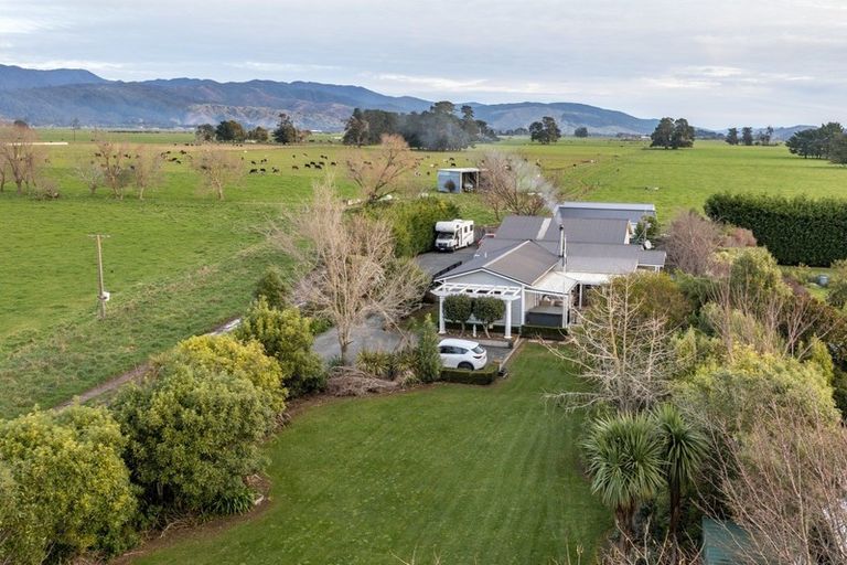 Photo of property in 1070 Queen Street East, Levin, 5510