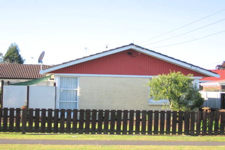 Photo of property in 2/5 Grove Road, Papakura, 2110