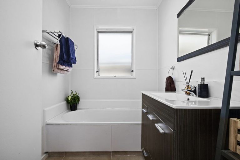 Photo of property in 14 Holland Street, Pukekohe, 2120