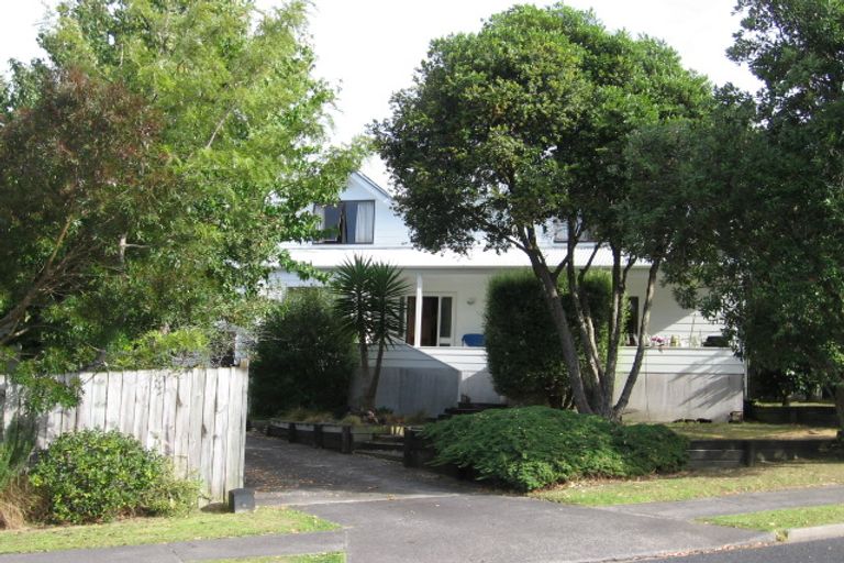 Photo of property in 2/3 Phillipa Place, Browns Bay, Auckland, 0630