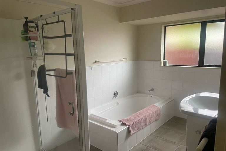 Photo of property in 7 Ron Place, Fitzherbert, Palmerston North, 4410