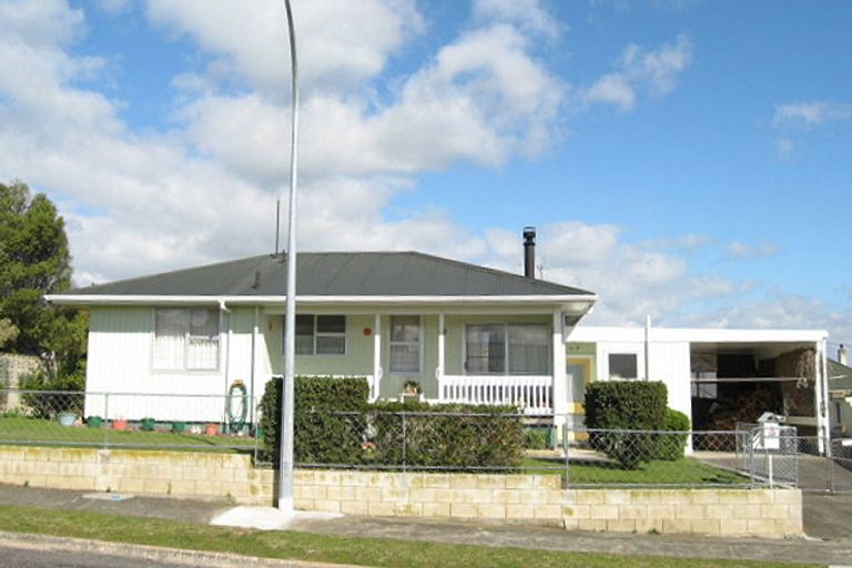 Photo of property in 9 Cobham Crescent, Waipukurau, 4200