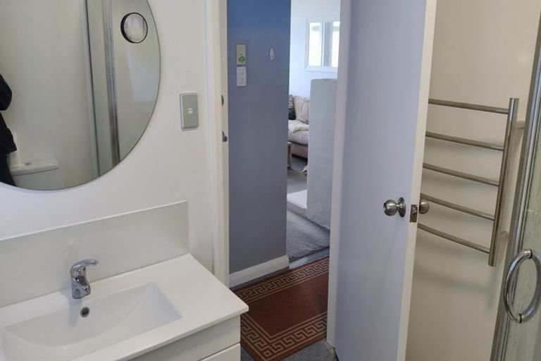 Photo of property in 156 The Esplanade, Houghton Bay, Wellington, 6023