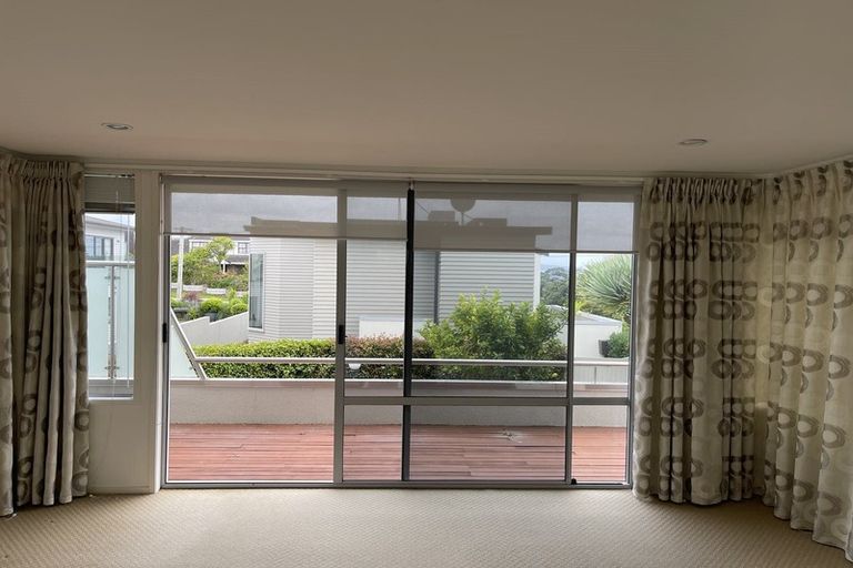 Photo of property in 2/14 Takutai Avenue, Bucklands Beach, Auckland, 2012