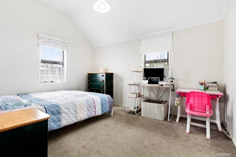 Photo of property in 1/22 Highland Park Drive, Highland Park, Auckland, 2010