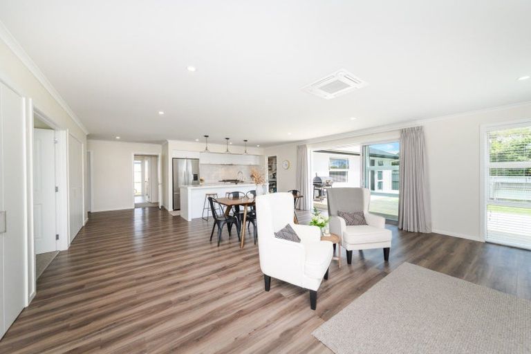 Photo of property in 2 Henty Lane, Marton, 4710