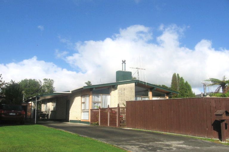 Photo of property in 14 Kimberley Grove, Westbrook, Palmerston North, 4412