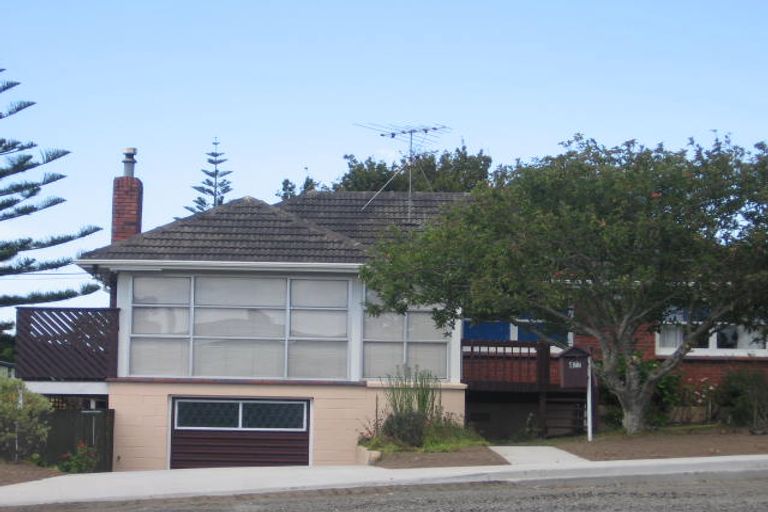 Photo of property in 477 Glenfield Road, Glenfield, Auckland, 0629