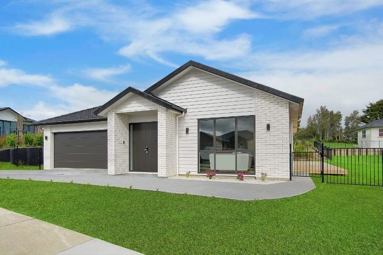 Photo of property in 59 Twin Parks Rise, Papakura, 2110