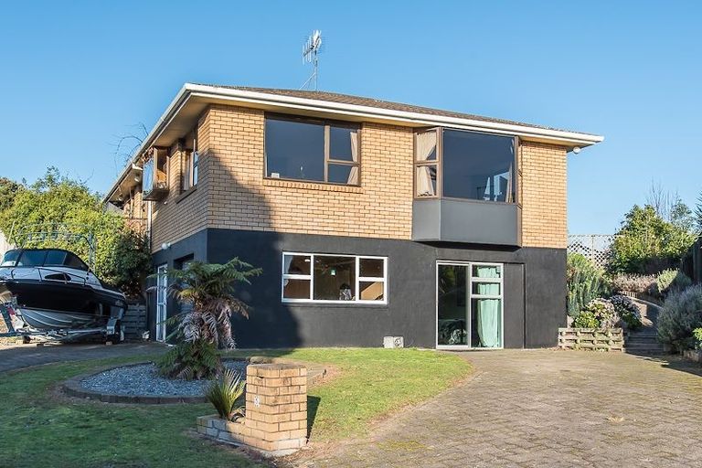 Photo of property in 5 Chilton Drive, Paraparaumu, 5032