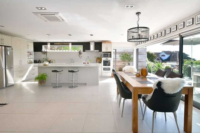 Photo of property in 119 Waldorf Crescent, Orewa, 0931