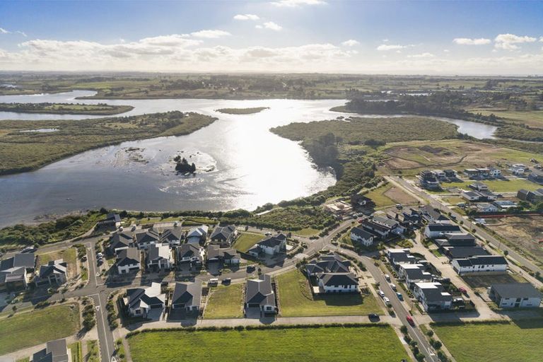 Photo of property in 17 Emerald Avenue, Rosehill, Papakura, 2113