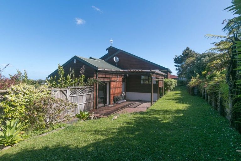 Photo of property in 3 Cairnbrae Court, Northcross, Auckland, 0632