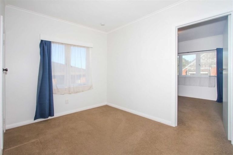 Photo of property in 1/58 Hillcrest Avenue, Hillcrest, Auckland, 0627