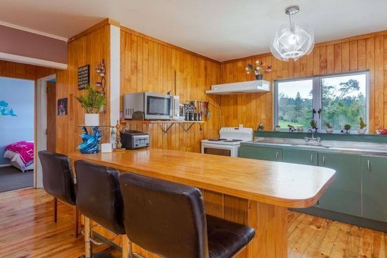 Photo of property in 639 Swanson Road, Swanson, Auckland, 0612