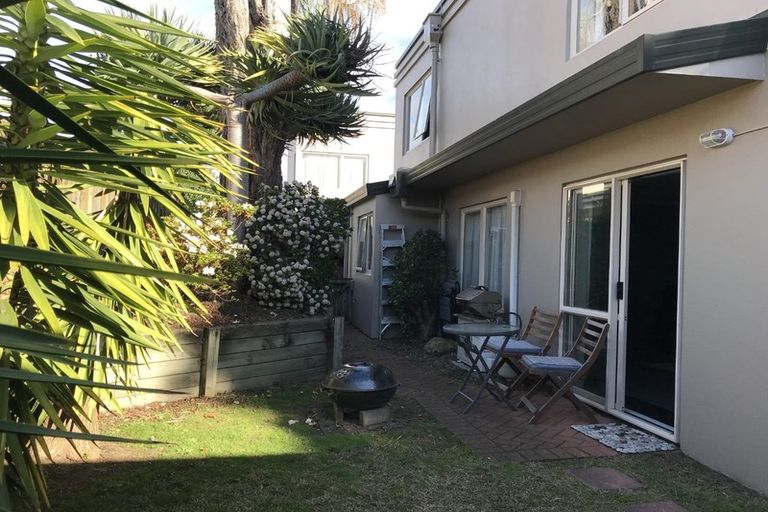 Photo of property in 2/28 Third Avenue, Tauranga, 3110