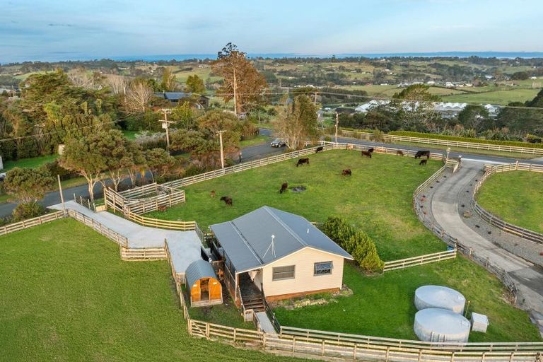 Photo of property in 118 Cottle Road, Taupaki, Henderson, 0782