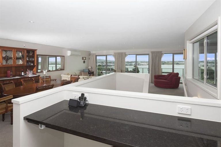 Photo of property in 19 The Brae, Mount Pleasant, Christchurch, 8081