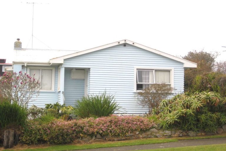 Photo of property in 93 Pioneer Road, Moturoa, New Plymouth, 4310