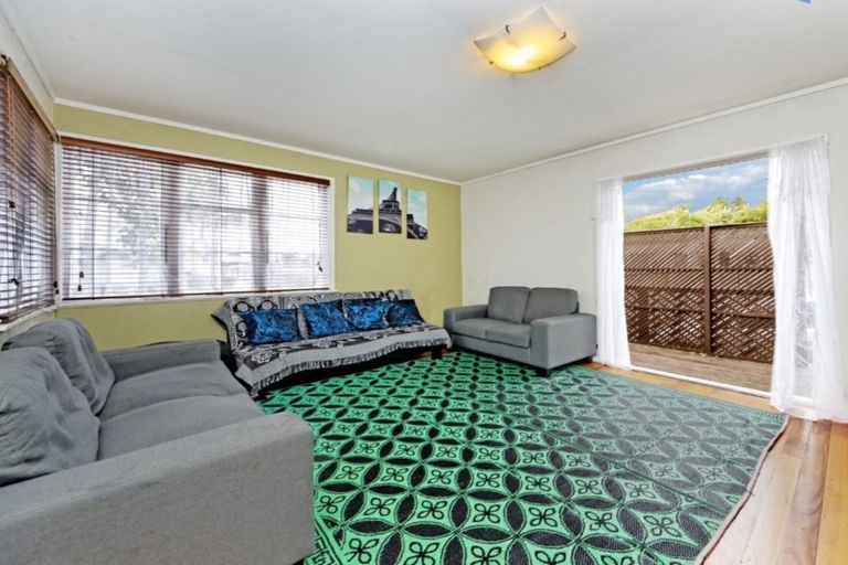 Photo of property in 1/132 Edmonton Road, Te Atatu South, Auckland, 0610