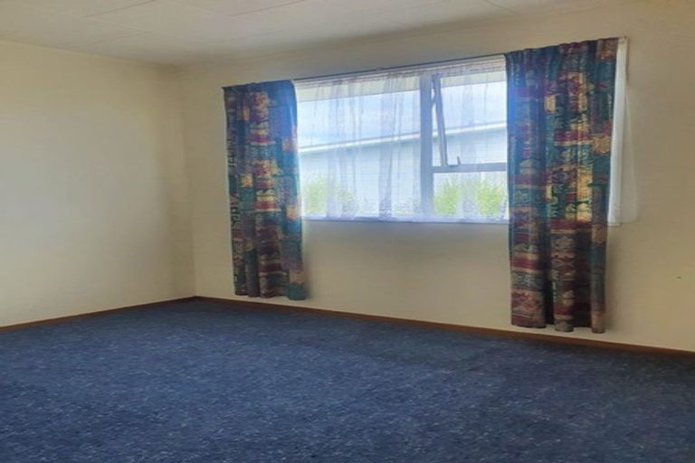 Photo of property in 22 Penfold Place, Henderson, Auckland, 0610