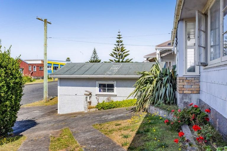 Photo of property in 28 Cambridge Street, Patea, 4520