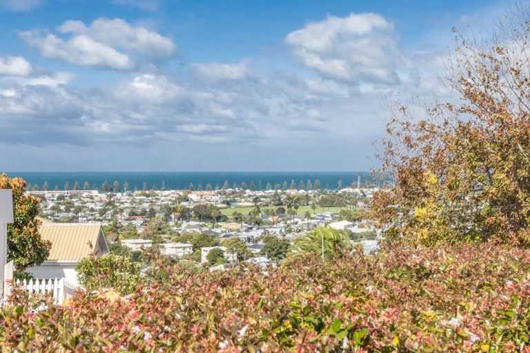 Photo of property in 12 Havelock Road, Hospital Hill, Napier, 4110