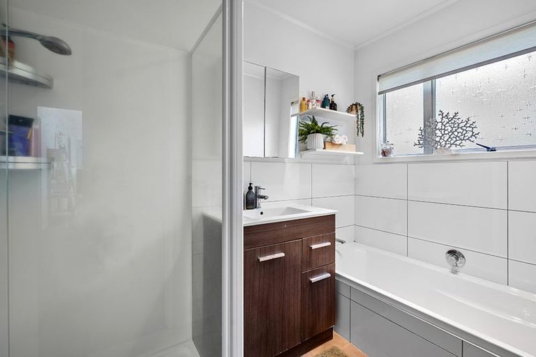 Photo of property in 1/30 Wilkinson Way, Browns Bay, Auckland, 0630