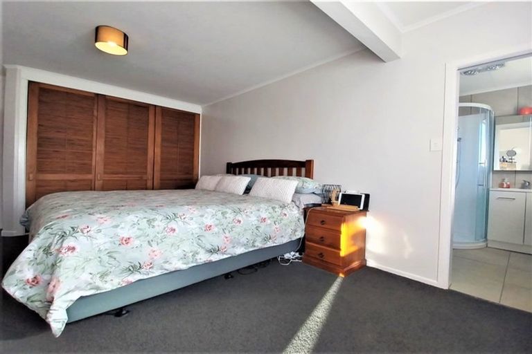 Photo of property in 3 Ambler Avenue, Glen Eden, Auckland, 0602