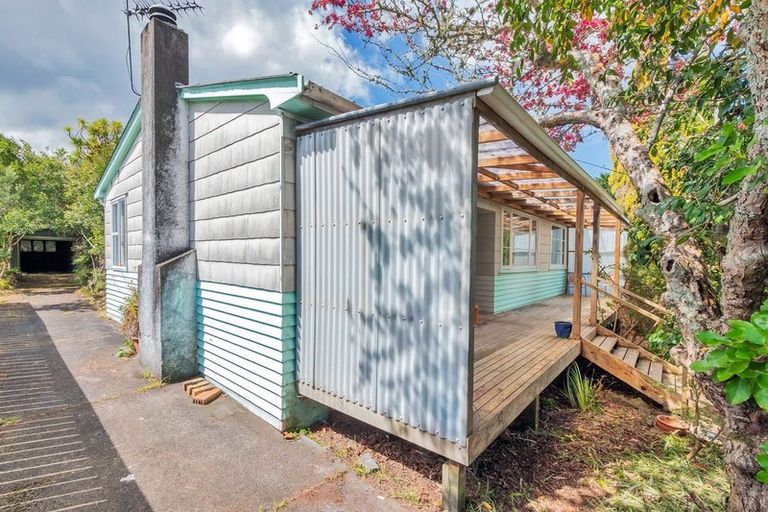Photo of property in 12 Kamara Road, Glen Eden, Auckland, 0602
