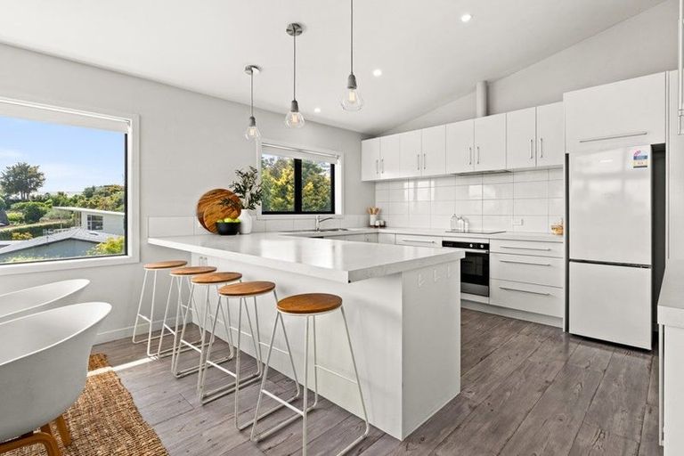 Photo of property in 9 Busby Hill, Havelock North, 4130