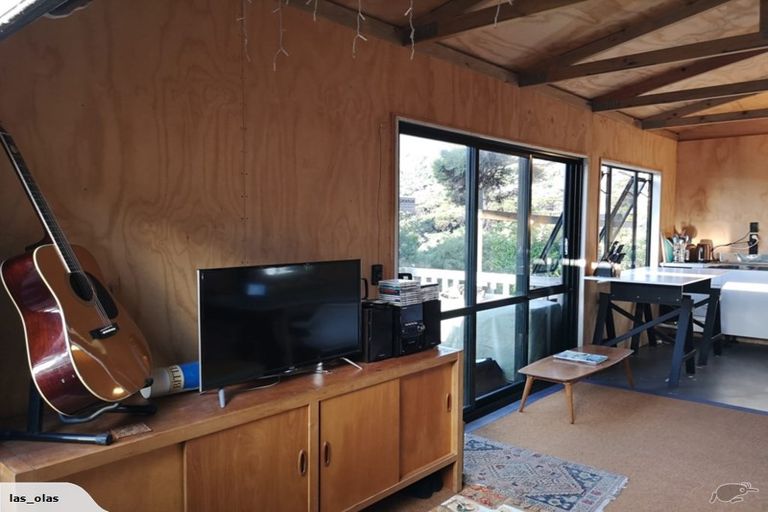 Photo of property in 23 Rayner Road, Piha, 0772