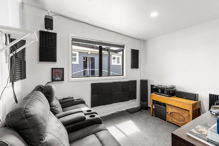 Photo of property in 30 Pioneer Road, Moturoa, New Plymouth, 4310