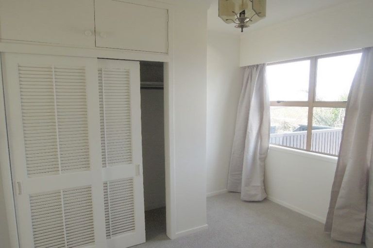 Photo of property in 2/3 Rahopara Street, Castor Bay, Auckland, 0620
