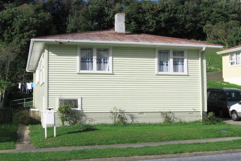 Photo of property in 212 Sievers Grove, Cannons Creek, Porirua, 5024