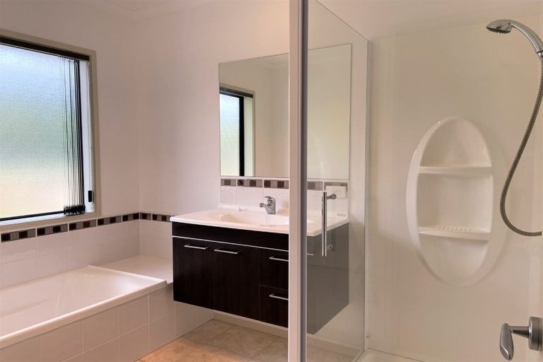 Photo of property in 420 Mangorei Road, Highlands Park, New Plymouth, 4312