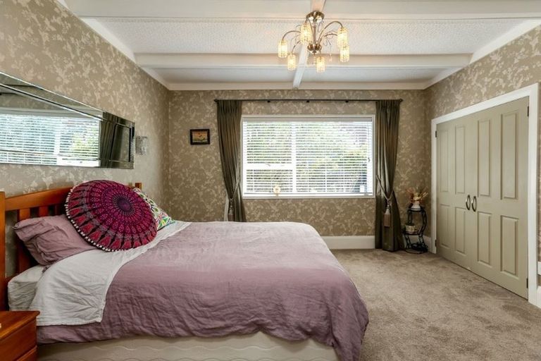 Photo of property in 76 Barrett Street, Westown, New Plymouth, 4310