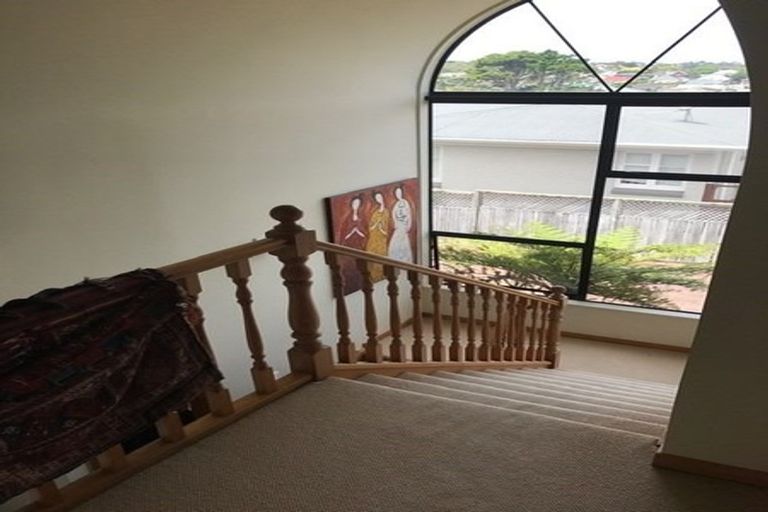 Photo of property in 2/2 Dallinghoe Crescent, Milford, Auckland, 0620