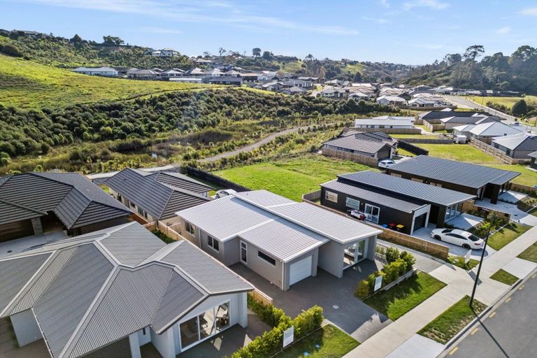 Photo of property in 261 Adler Drive, Ohauiti, Tauranga, 3112