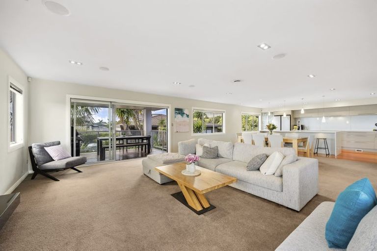 Photo of property in 1/36 Browns Bay Road, Rothesay Bay, Auckland, 0630