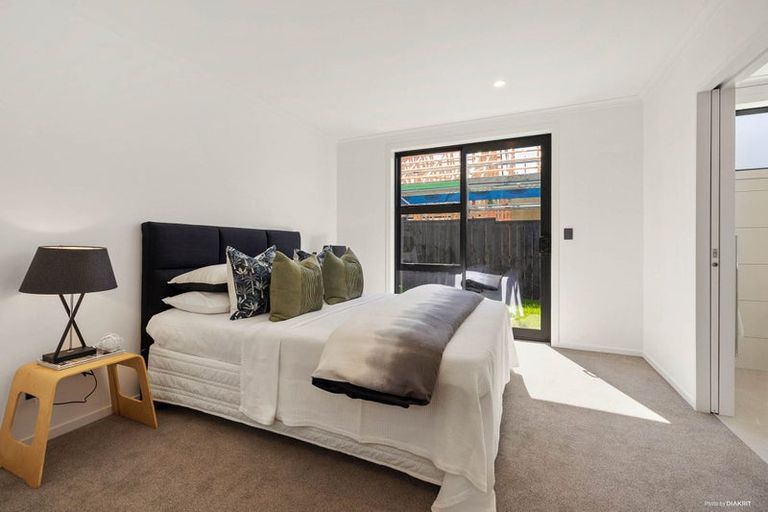 Photo of property in 100 Metoriti Crescent, Karaka, 2124