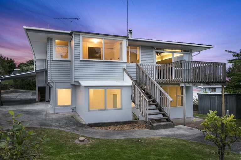 Photo of property in 37 Beaubank Road, Kelston, Auckland, 0602