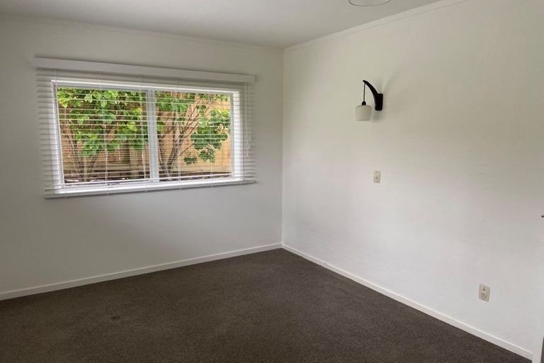 Photo of property in 3 Mirwill Road, Rothesay Bay, Auckland, 0630