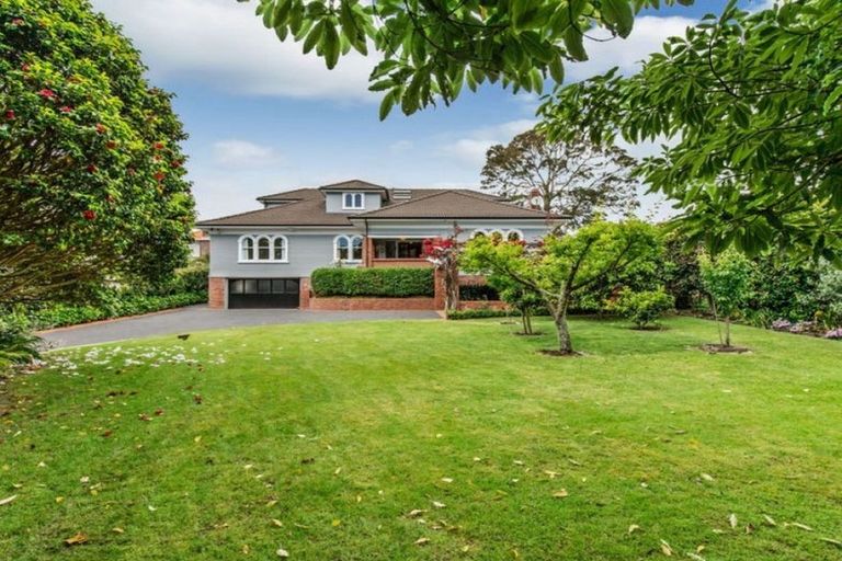 Photo of property in 200 Green Lane West, Greenlane, Auckland, 1051