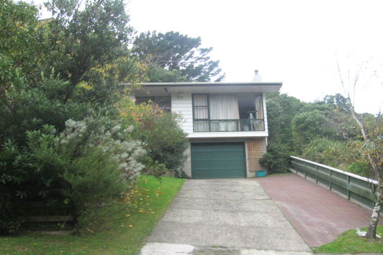 Photo of property in 70 Dowse Drive, Maungaraki, Lower Hutt, 5010