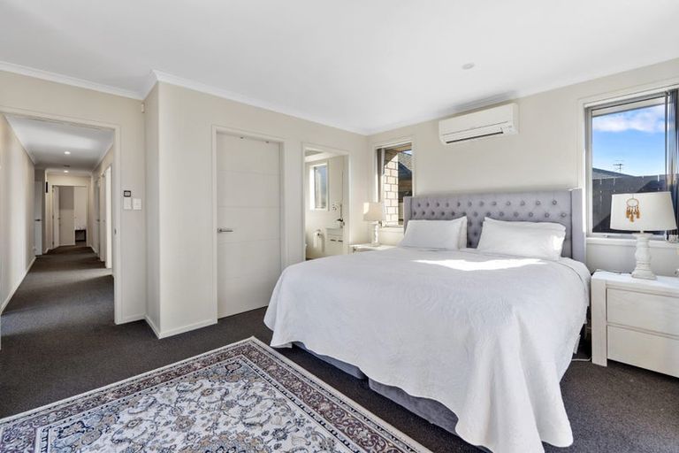 Photo of property in 32 Rainey Crescent, Papamoa Beach, Papamoa, 3118