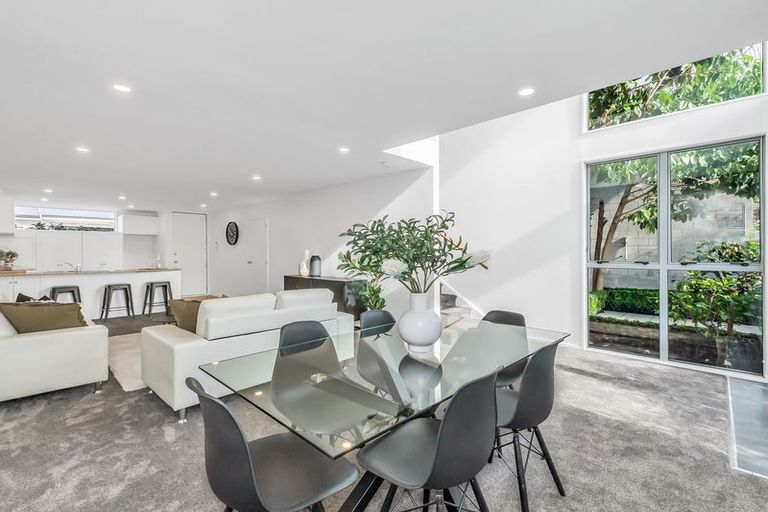 Photo of property in 4/1010 Colombo Street, St Albans, Christchurch, 8014